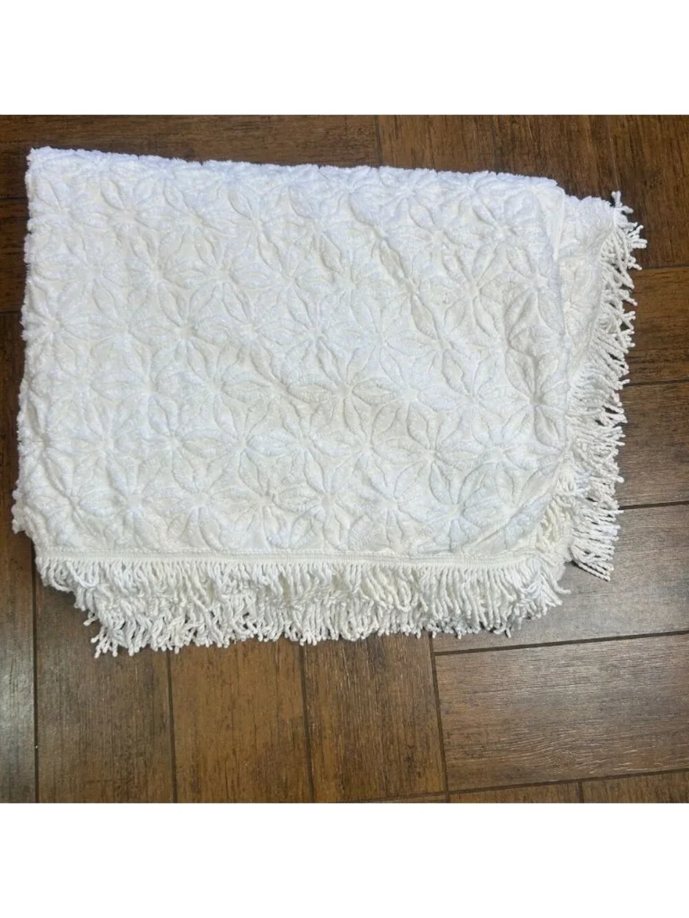 Hoffman White Chenille Daisy Floral Bedspread with Fringe Full or Queen